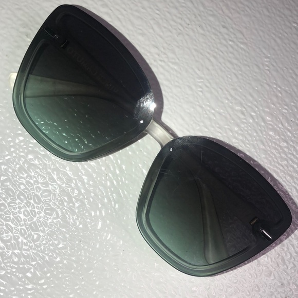 Vince Camuto Accessories - Vince Camuto sunglasses